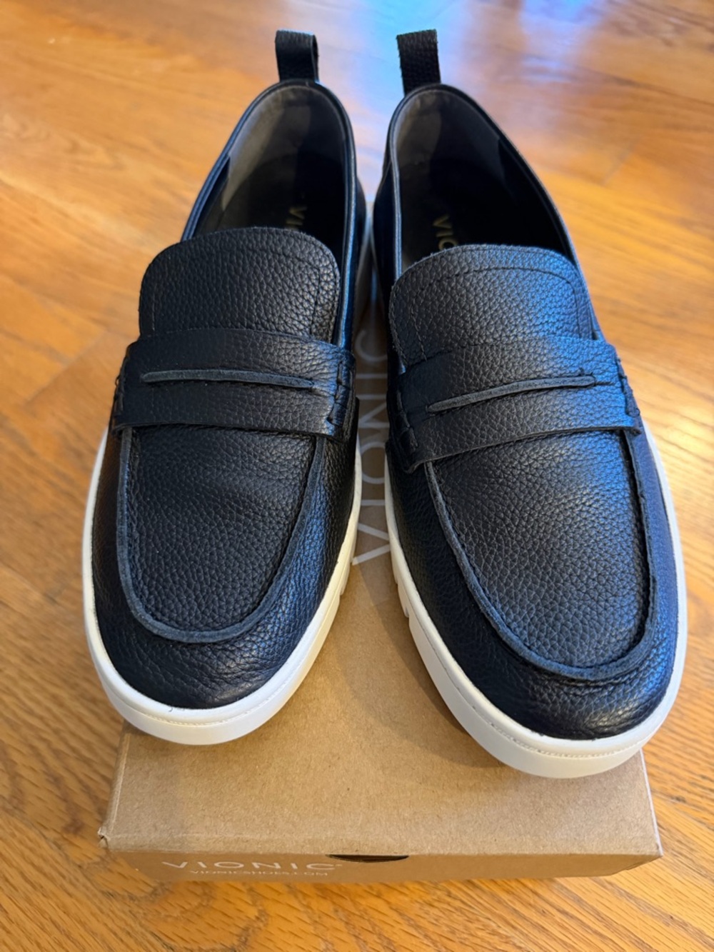 Vionic Women’s Chantel Black Leather Slip-On Loafers - 7.5M - NEW IN BOX